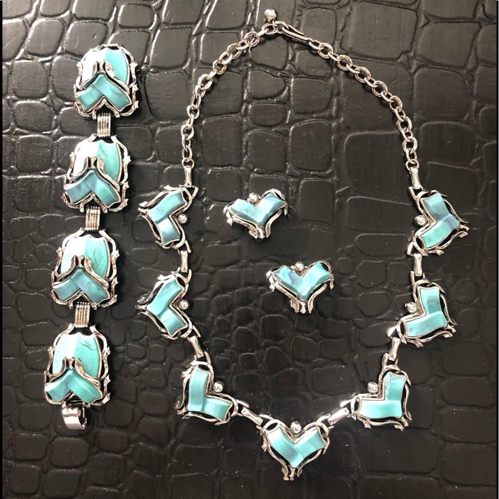 (3) Pc. Vintage Set. Necklace, Bracelet & Clip Earrings.